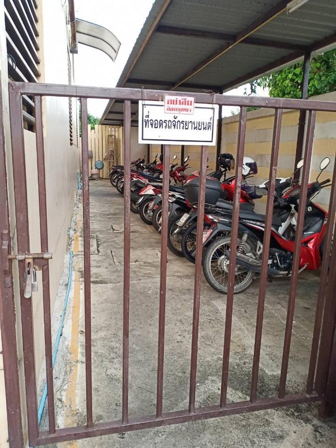 โสดาอพาร์ทเม้นท์​ Apartment Ban Lam Phak Kut Bagian luar foto